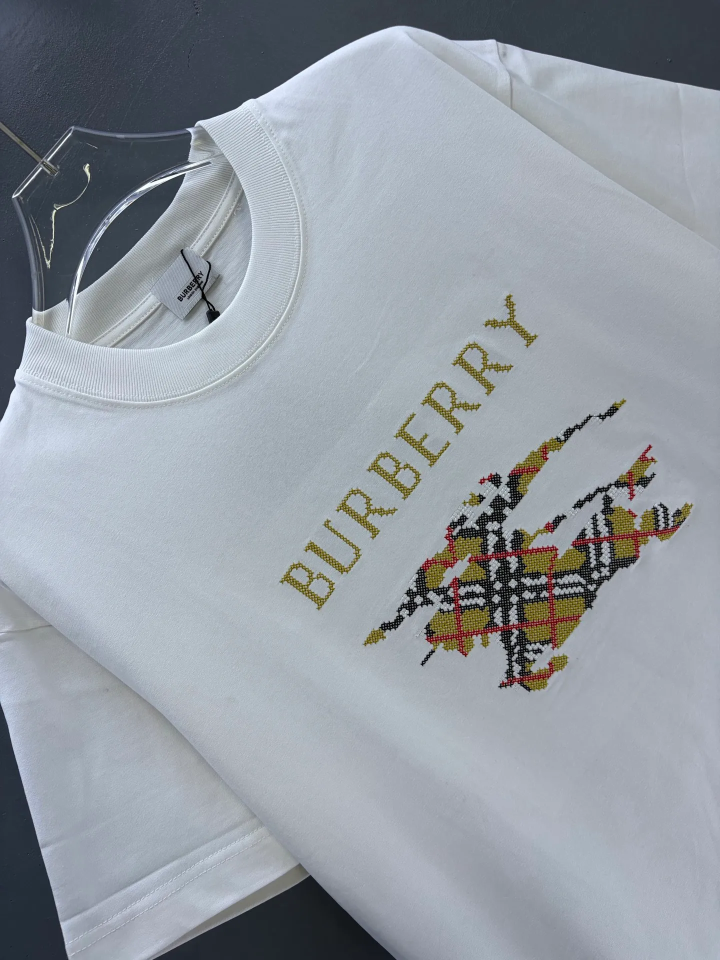 P85✨🔥 [Burberry] 2026FW short-sleeved T-shirt, embroidered logo Premium 26s double yarn 300g fabric, heavy fabric, custom stretch rib, same vat and same dye, complete three labels, same style for men and women, Color: Black White Size: S M L XL 2XL